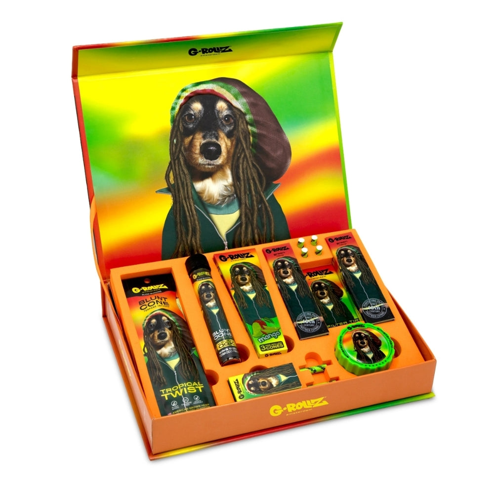 G-ROLLZ Gift Box Reggae S, geöffnete Geschenkbox mit Reggae-Hund-Motiv und arrangiertem Set-Inhalt aus Cones, Papers, Tips, Box und Grinder